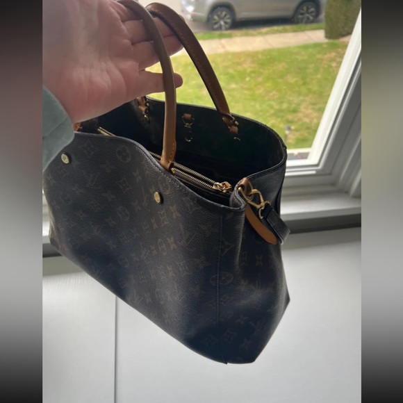 Louis Vuitton Montaigne Top Handle Bag MM Brown
Canvas. Pre owned. - Picture 7 of 11